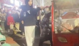 吃瓜网红打架视频播放,网络暴力事件引发热议